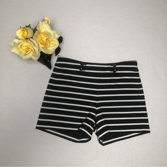 ⭐️NEW⭐️White House Black Market (WHBM) Classic Black & White Stripe Knit Short - Picture 2 of 11